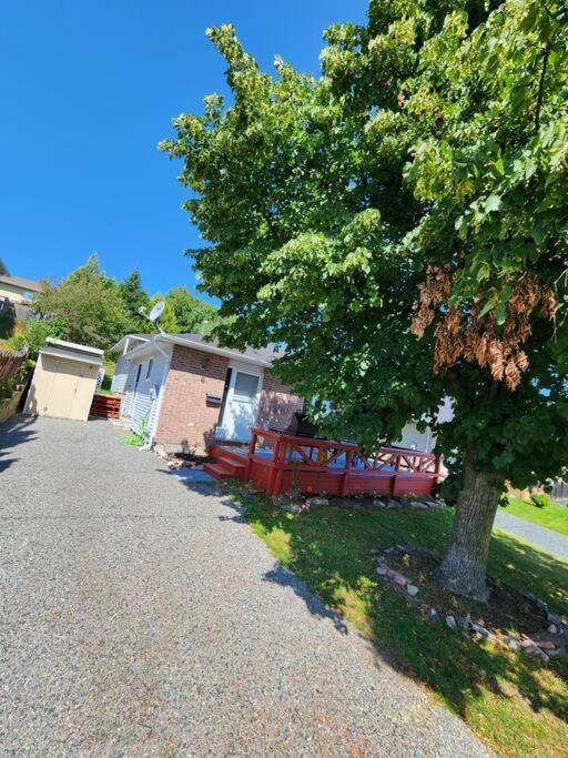 Entire 3 Bedroom House In Elliot Lake Exterior foto