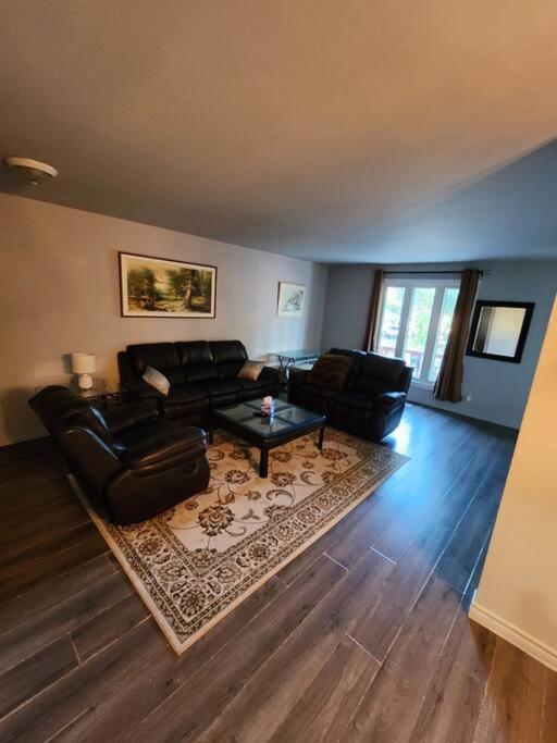 Entire 3 Bedroom House In Elliot Lake Exterior foto