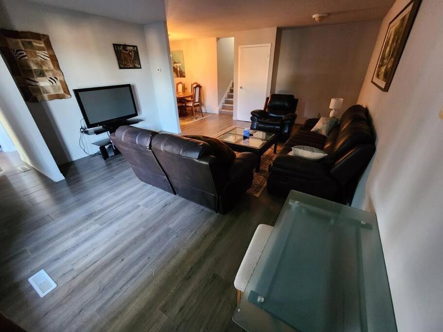 Entire 3 Bedroom House In Elliot Lake Exterior foto